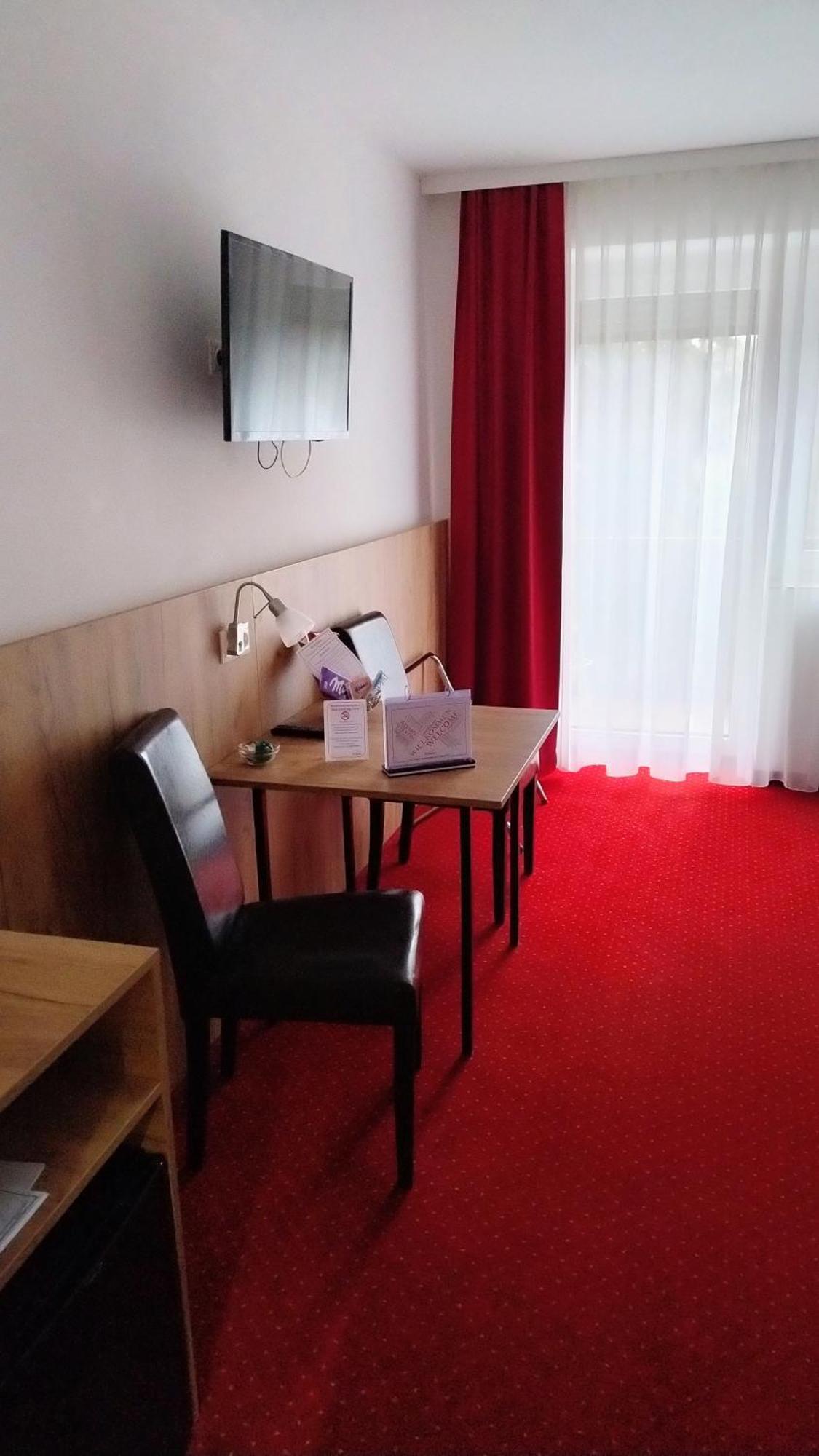 Hotel Restaurant Schwartz Neusiedl am Steinfelde Extérieur photo