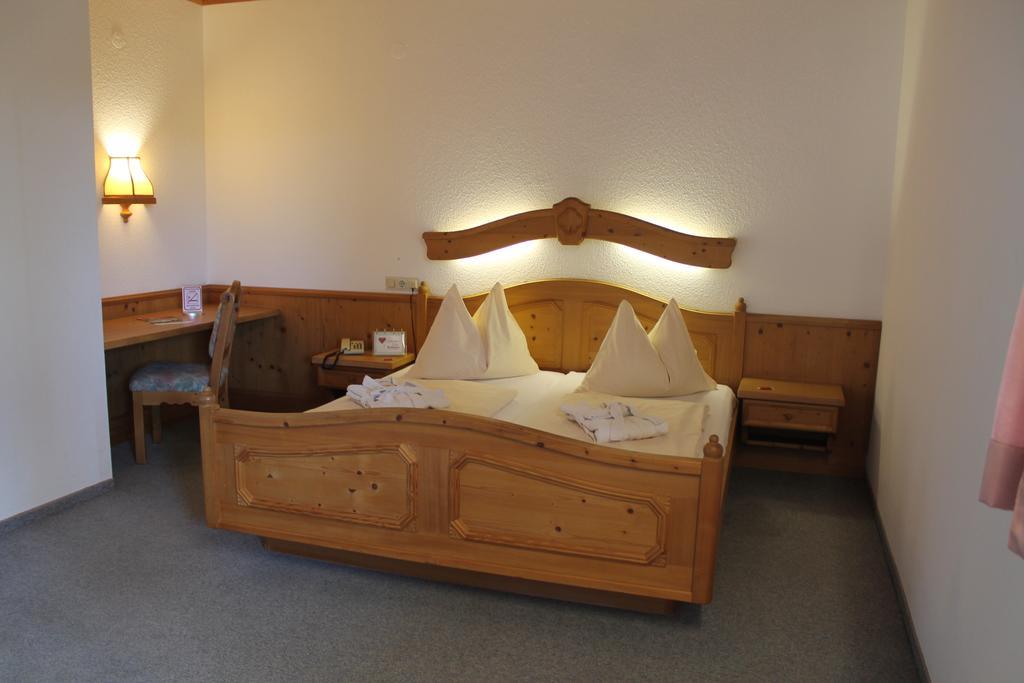 Hotel Restaurant Schwartz Neusiedl am Steinfelde Extérieur photo