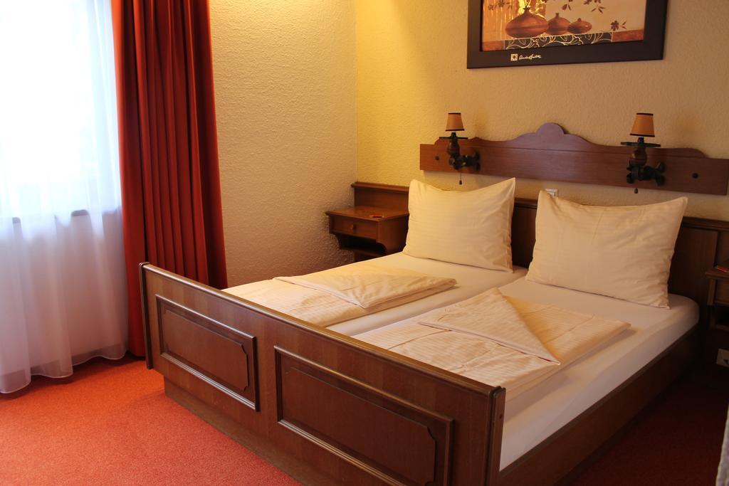 Hotel Restaurant Schwartz Neusiedl am Steinfelde Extérieur photo