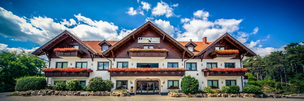 Hotel Restaurant Schwartz Neusiedl am Steinfelde Extérieur photo