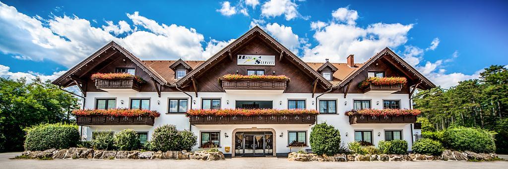 Hotel Restaurant Schwartz Neusiedl am Steinfelde Extérieur photo