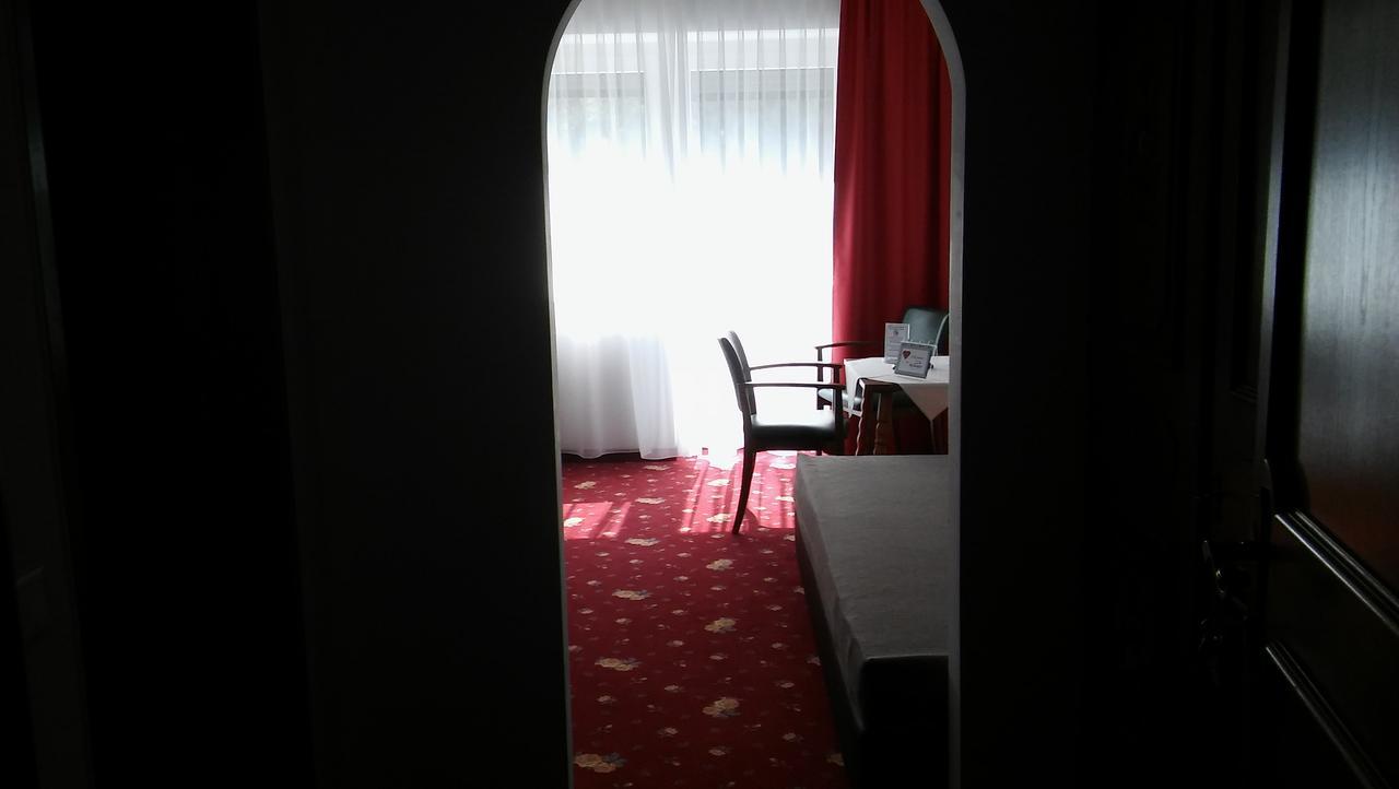 Hotel Restaurant Schwartz Neusiedl am Steinfelde Extérieur photo