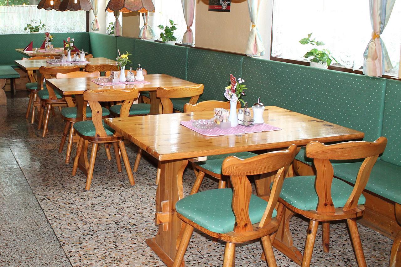 Hotel Restaurant Schwartz Neusiedl am Steinfelde Extérieur photo