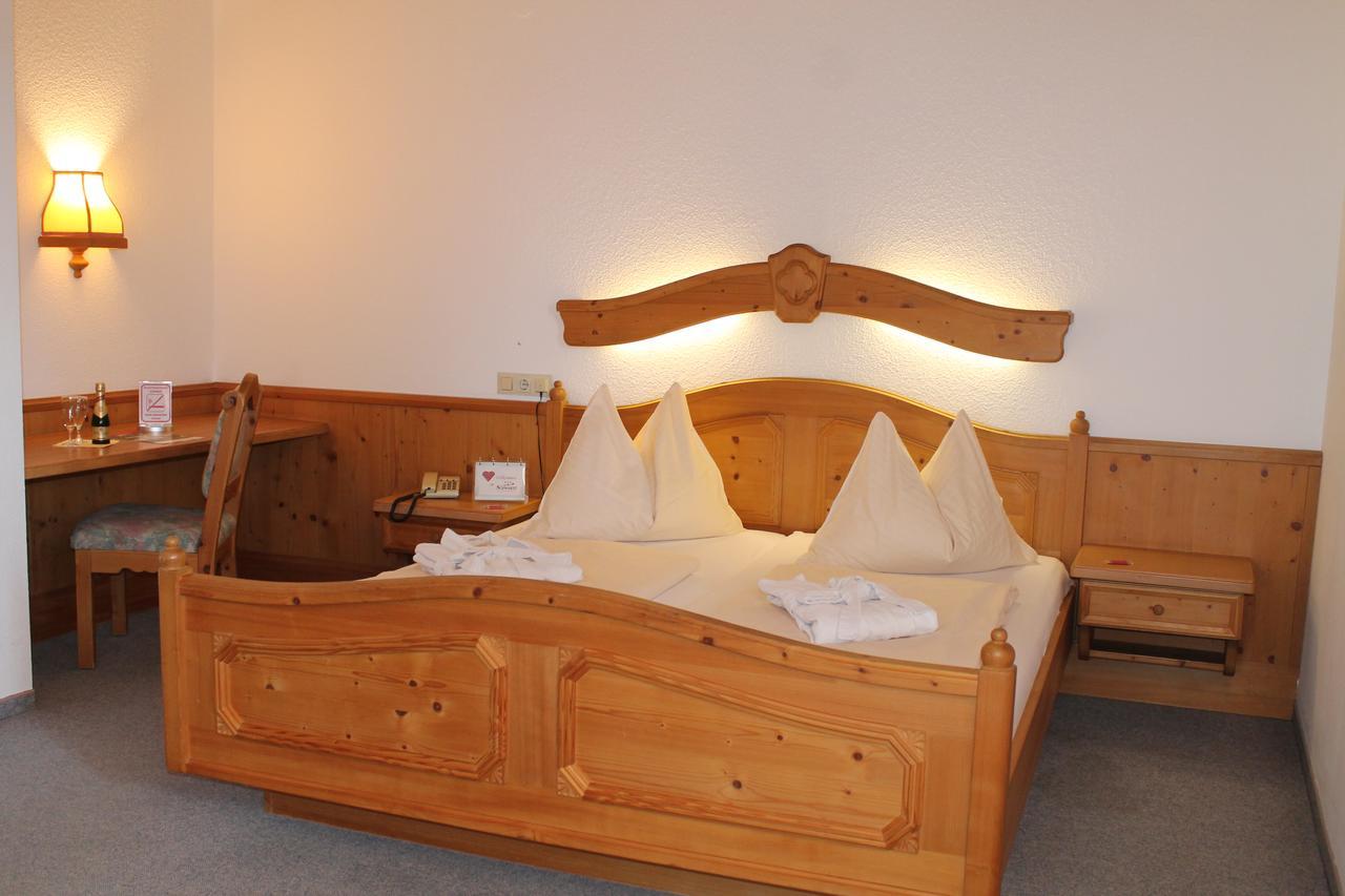 Hotel Restaurant Schwartz Neusiedl am Steinfelde Extérieur photo