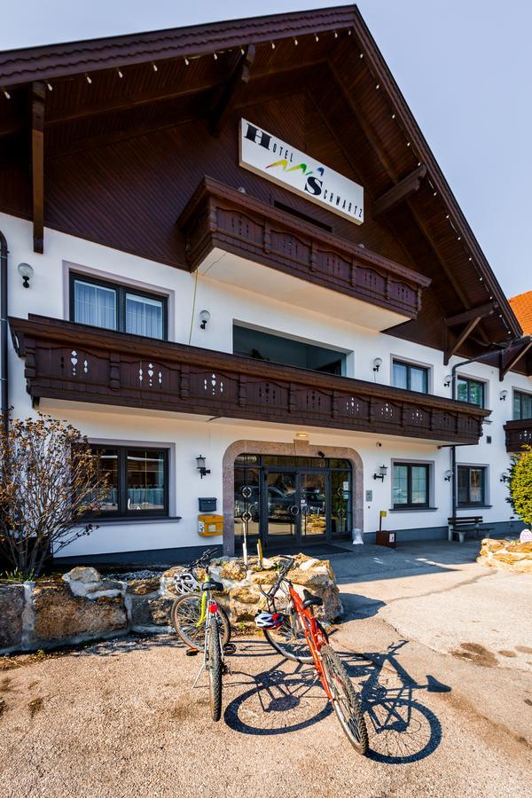 Hotel Restaurant Schwartz Neusiedl am Steinfelde Extérieur photo